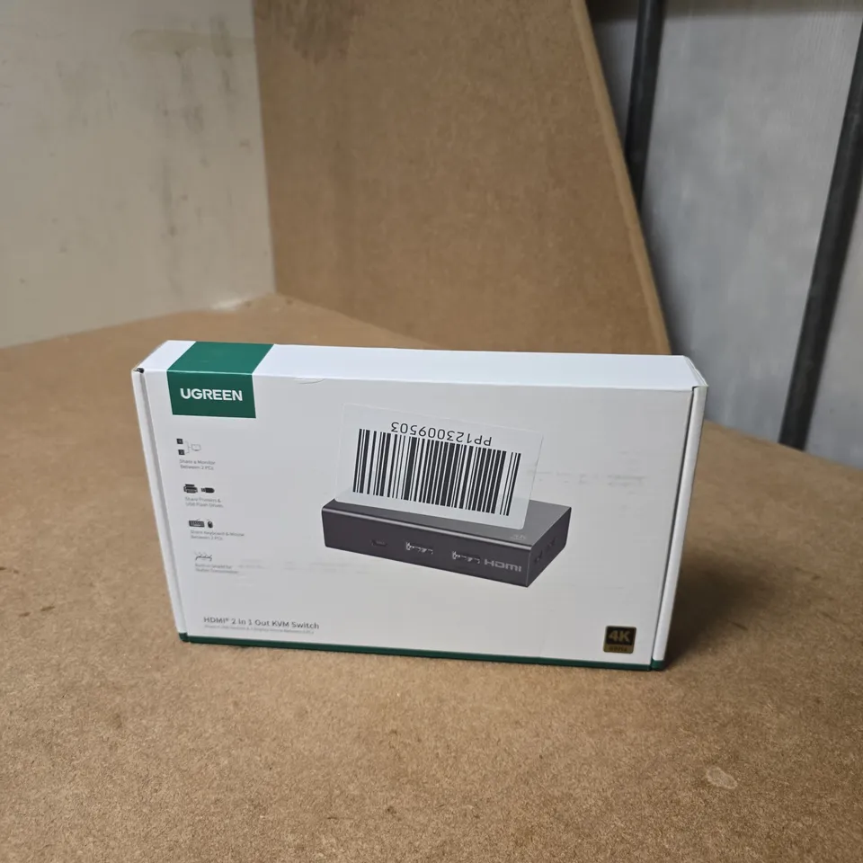 BOX OF APPROXIMATELY 10 ASSORTED ITEMS INCLUDING HDMI 2 IN 1 OUT KVM SWITCH , WAUY CHIC ELECTRIC HAIR BRUSH AND SEENDA KEYBOARD