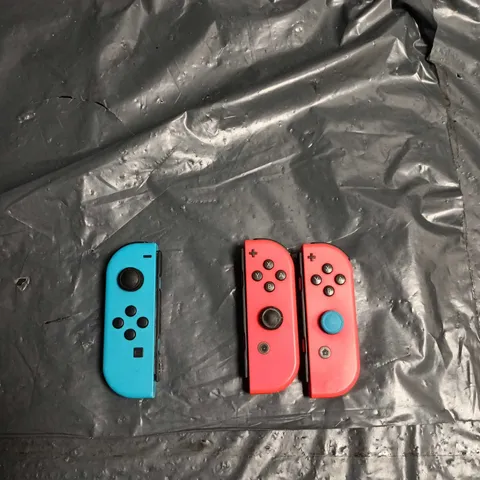 3X NINTENDO SWITCH JOYCONS