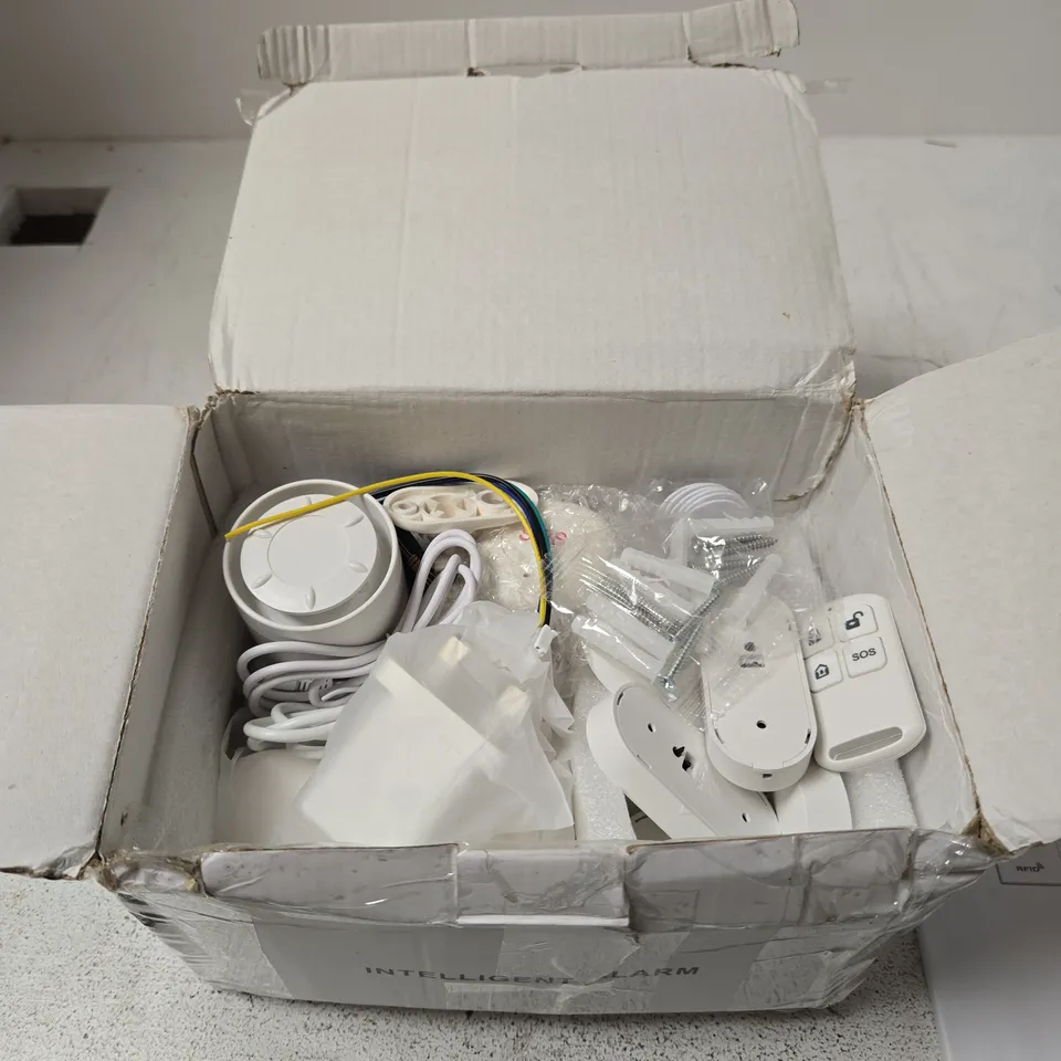 TUYA INTELLIGENT ALARM SYSTEM – HOME SECURITY KIT, BOXED WITH REMOTE & ACCESSORIES