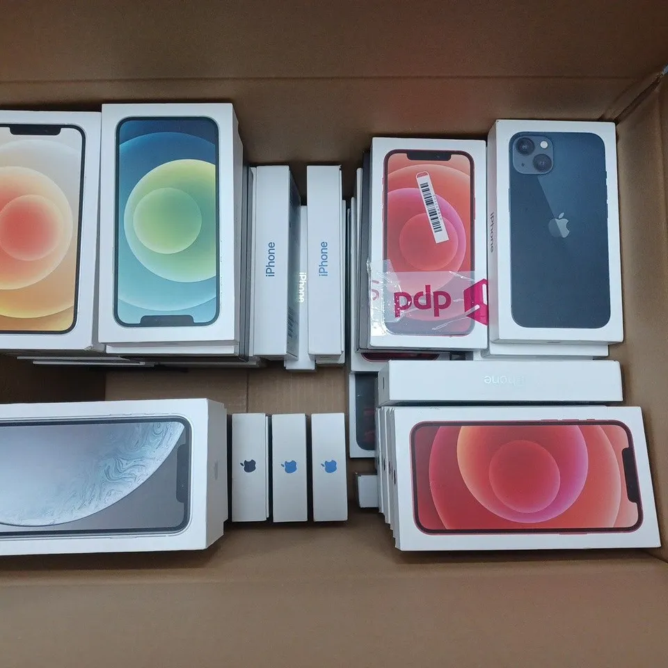 APPROXIMATELY 40 APPLE IPHONE DISPLAY CASES