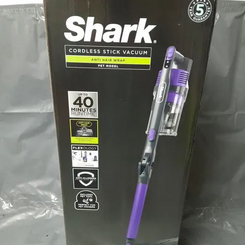 BOXED SHARK CORDLESS STICK VACUUM ANTI HAIR WRAP