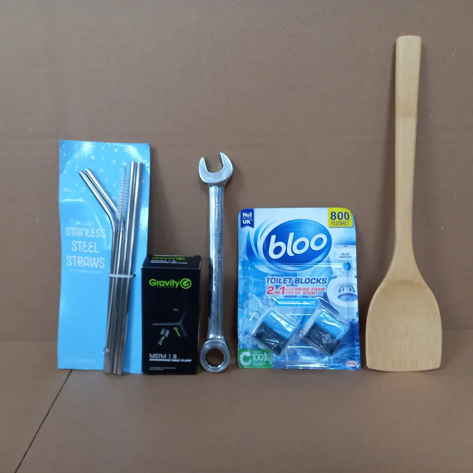 BOX OF APPROXIMATELY 12 ASSORTED ITEMS TO INCLUDE - BLOO TOILET BLOCKS , STAINLESS STEEL STRAWS , GRAVITY MICROPHONE TABLE CLAMP ETC