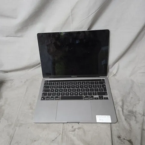 APPLE MACBOOK PRO LAPTOP – SILVER (BOXED). NO ACCESSORIES