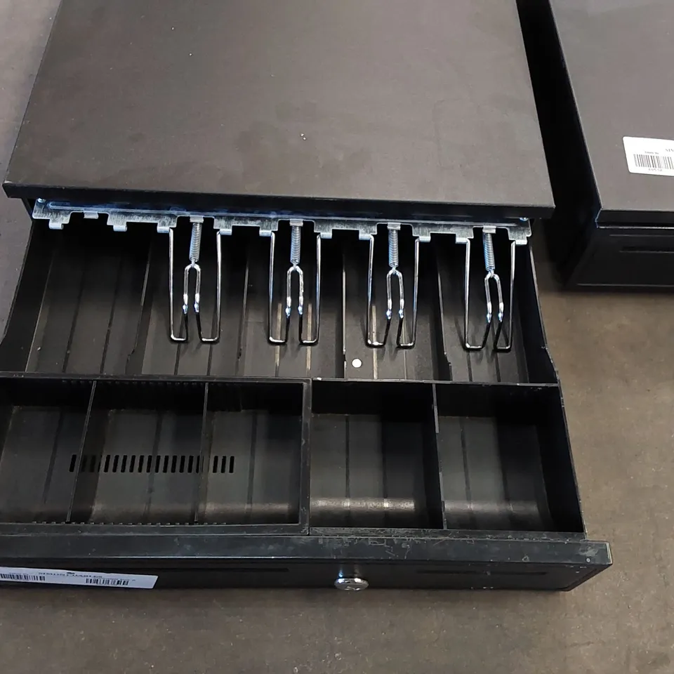 SET OF 2 TILL CASH DRAWERS WITHOUT KEYS - 1 IS LOCKED SHUT, 1 IS OPEN (2 ITEMS)