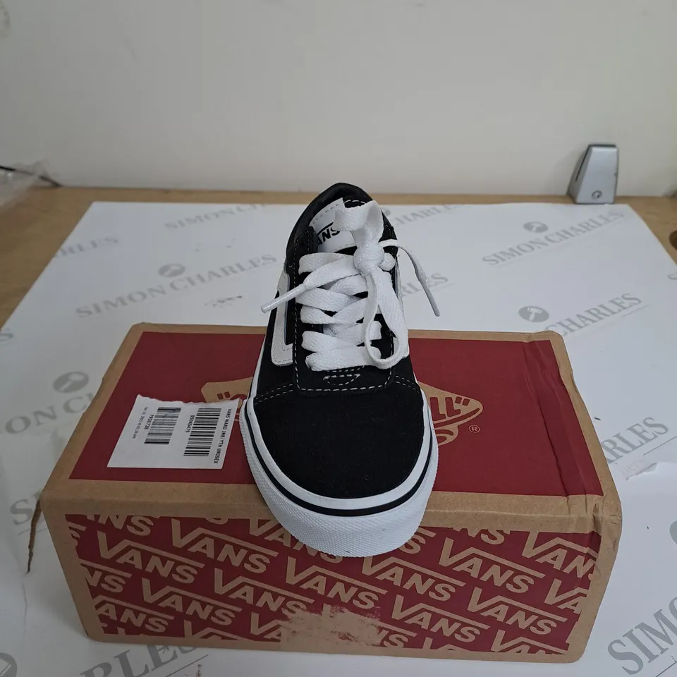 BOXED PAIR OF VANS WARD JUNIOR SHOES SIZE 11