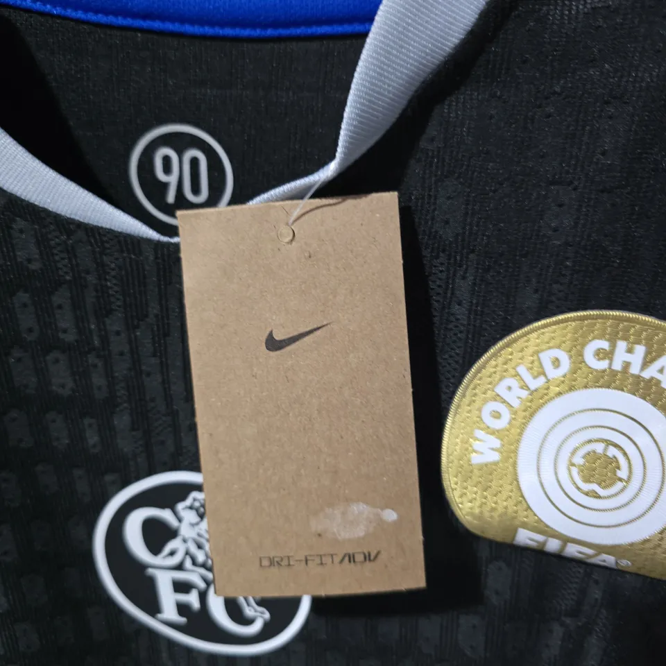 NIKE CHELSEA FC MEN'S FOOTBALL SHIRT, BLACK WITH BLUE TRIM – UK 2XL