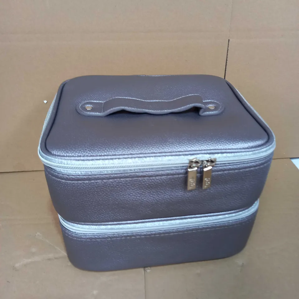 METALLIC MAKE-UP ORGANISER TWO TIER VANITY CASE