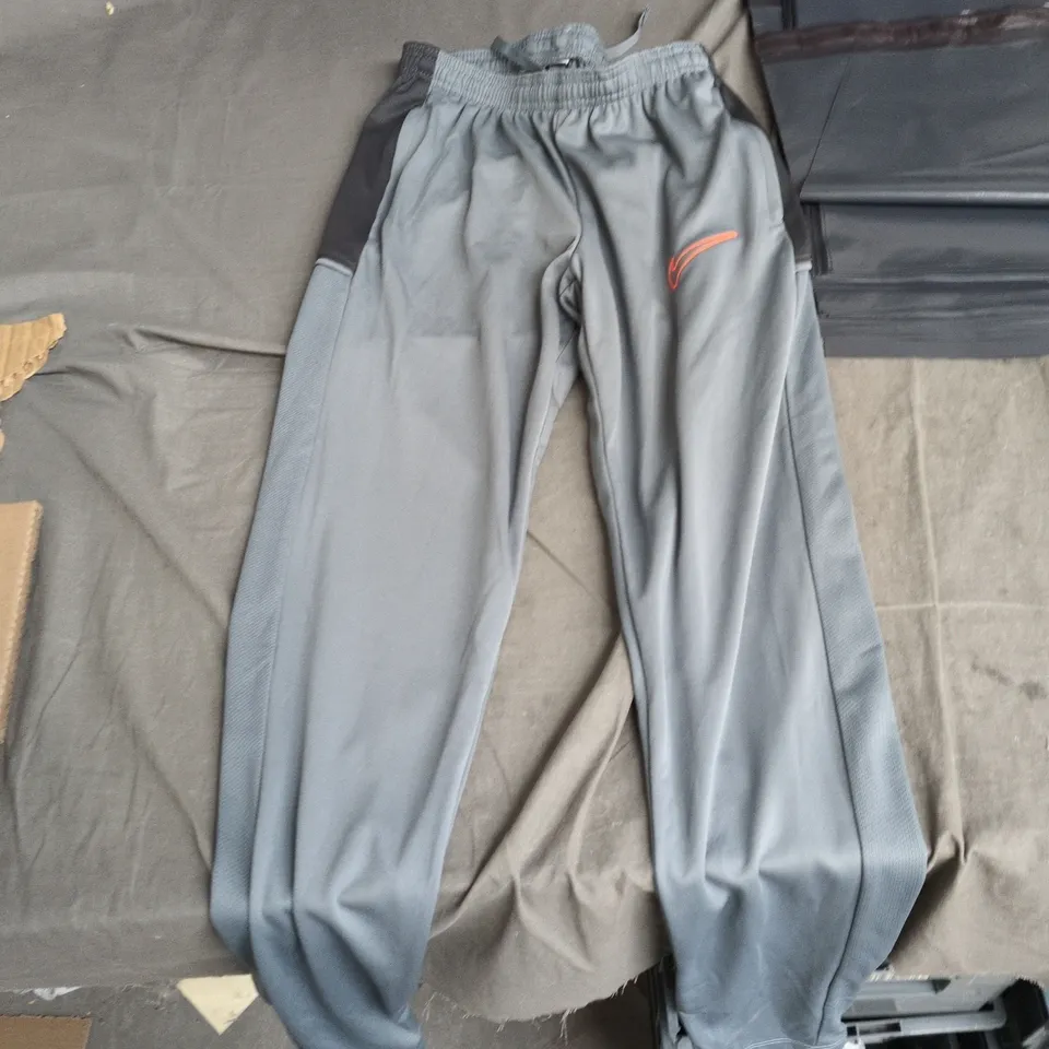 NIKE DRI-FIT TRACK PANTS – GREY UK S