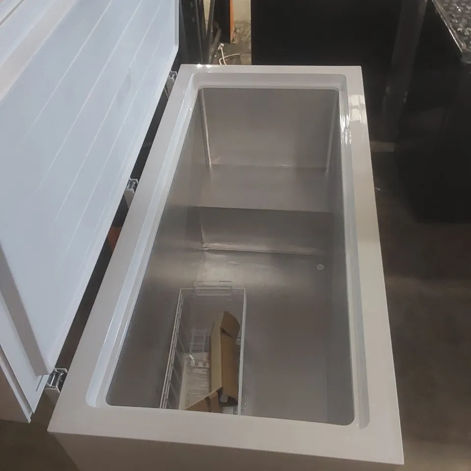 LOGIK L420CFW25 CHEST FREEZER - WHITE
