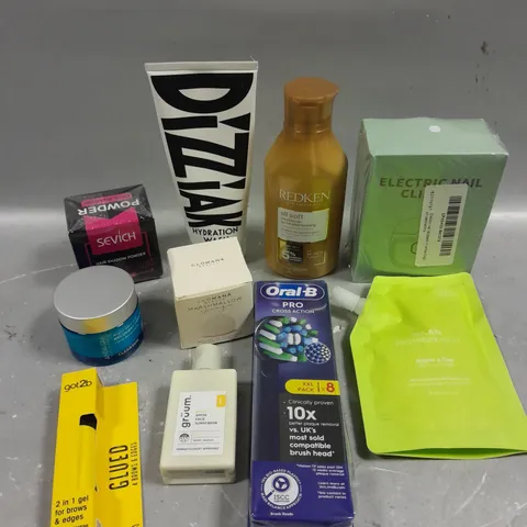 APPROXIMATELY 20 ASSORTED HEALTH & BEAUTY PRODUCTS TO INCLUDE ORAL-B BRUSH HEADS, GRUUM FACE SUNCREAM, ELECTRIC NAIL CLIPPER ETC 