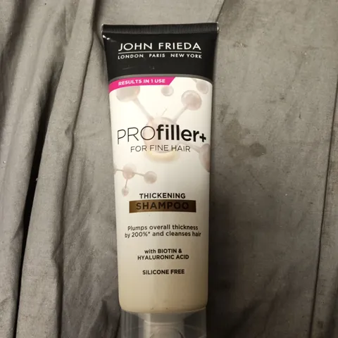 TOTE OF APPROXIMATELY 20 ASSORTED HEALTH AND BEAUTY ITEMS TO INCLUDE: THICKENING SHAMPOO AND COCONUT SHAMPOO 