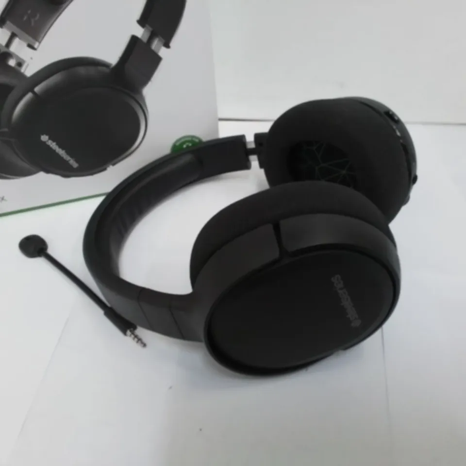BOXED STEELSERIES GAMING HEADSET BLACK