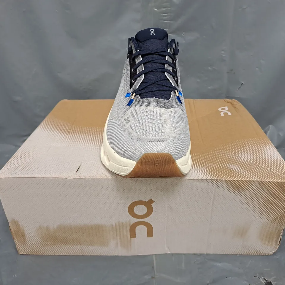 BOXED PAIR OF ON WOMEN'S CLOUDTILT TRAINERS IN GREY/BLUE SIZE UK 6