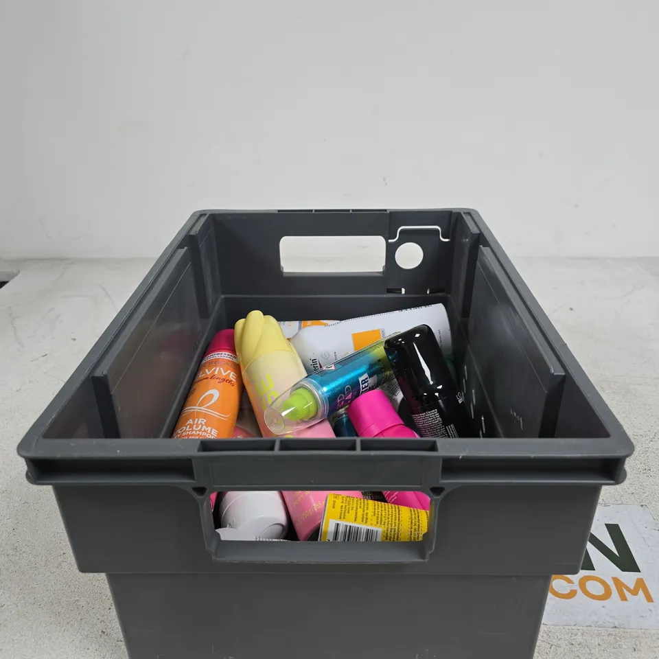 TOTE OF APPROXIMATELY 18 ASSORTED AEROSOL PRODUCTS TO INCLUDE DAISE, GOT2B, LOREAL, CLARA, BED HEAD ETC