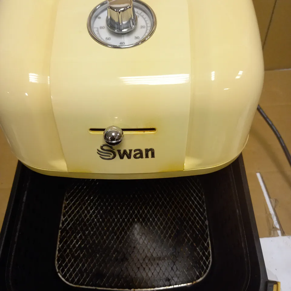 SWANN RETRO 8L MANUAL AIR FRYER CREAM