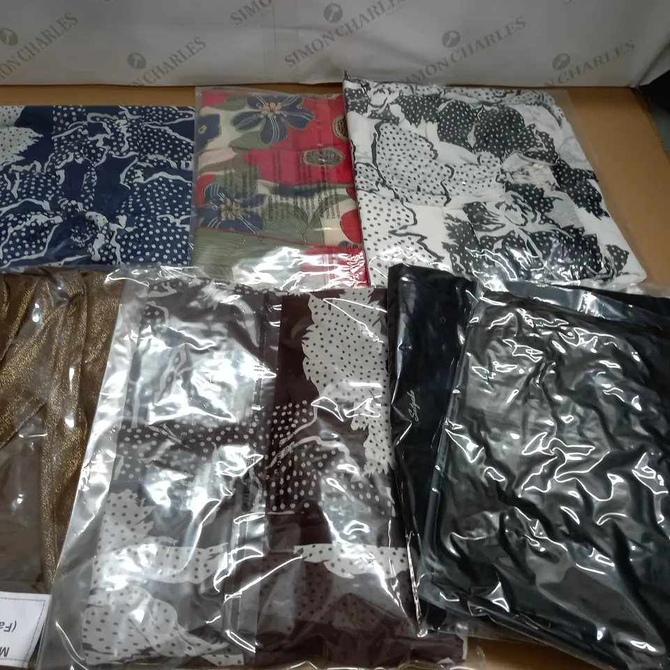 LOT OF APPROXIMATELY 40 ASSORTED AS NEW CLOTHING ITEMS IN VARIOUS SIZES