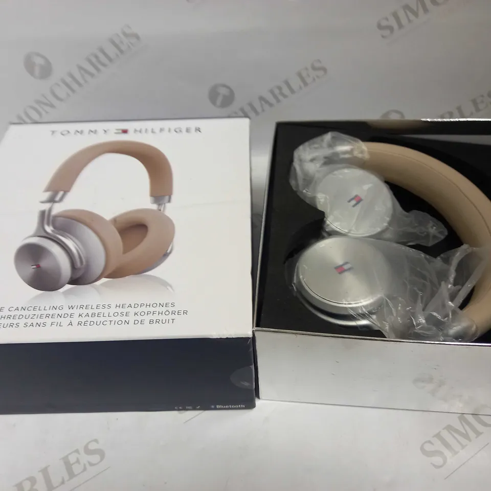 TOMMY HILFIGER NOISE CANCELLING WIRELESS HEADPHONES CREAM/SILVER