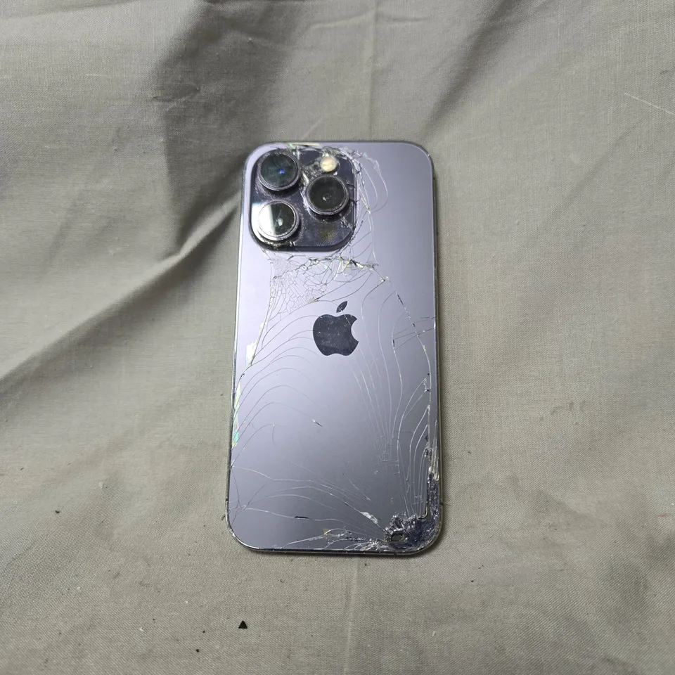 APPLE IPHONE 14 PRO – DAMAGED WITH CRACKED FRONT AND BACK, WITH ORIGINAL BOX