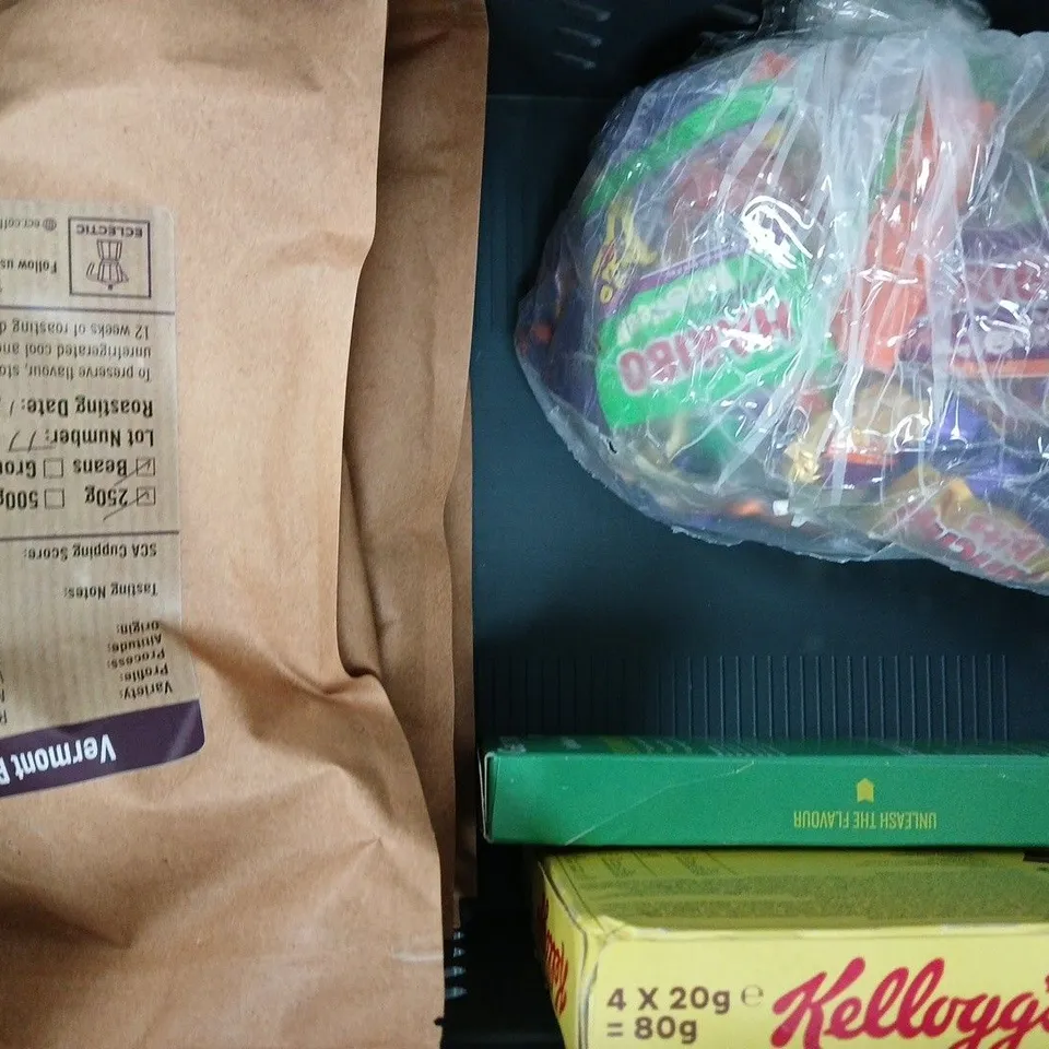 APPROXIMATELY 8 ASSORTED FOOD AND DRINK ITEMS TO INCLUDE NIO LOOPS, MOCHI, ETC