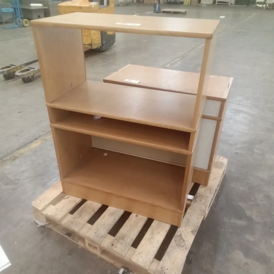 PALLET OF 2 ASSORTED BOOKCASE 