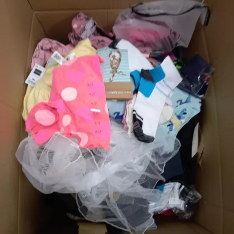 MEDIUM BOX OF ASSORTED KIDS CLOTHING ITEMS TO INCLUDE BAGS, BABY GROWS AND DRESSES