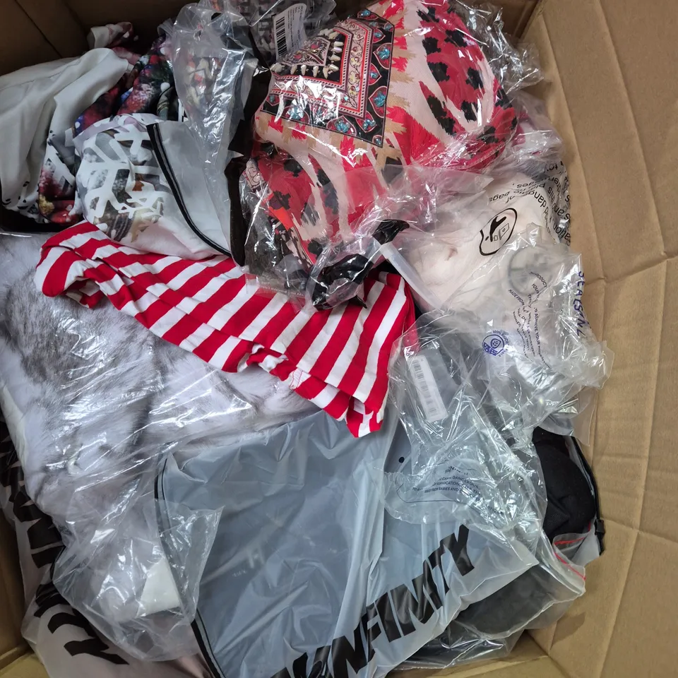 APPROXIMATELY 15 ASSORTED CLOTHING ITEMS IN VARIOUS SIZES TO INCLUDE - SOCKS , T-SHIRT ETC