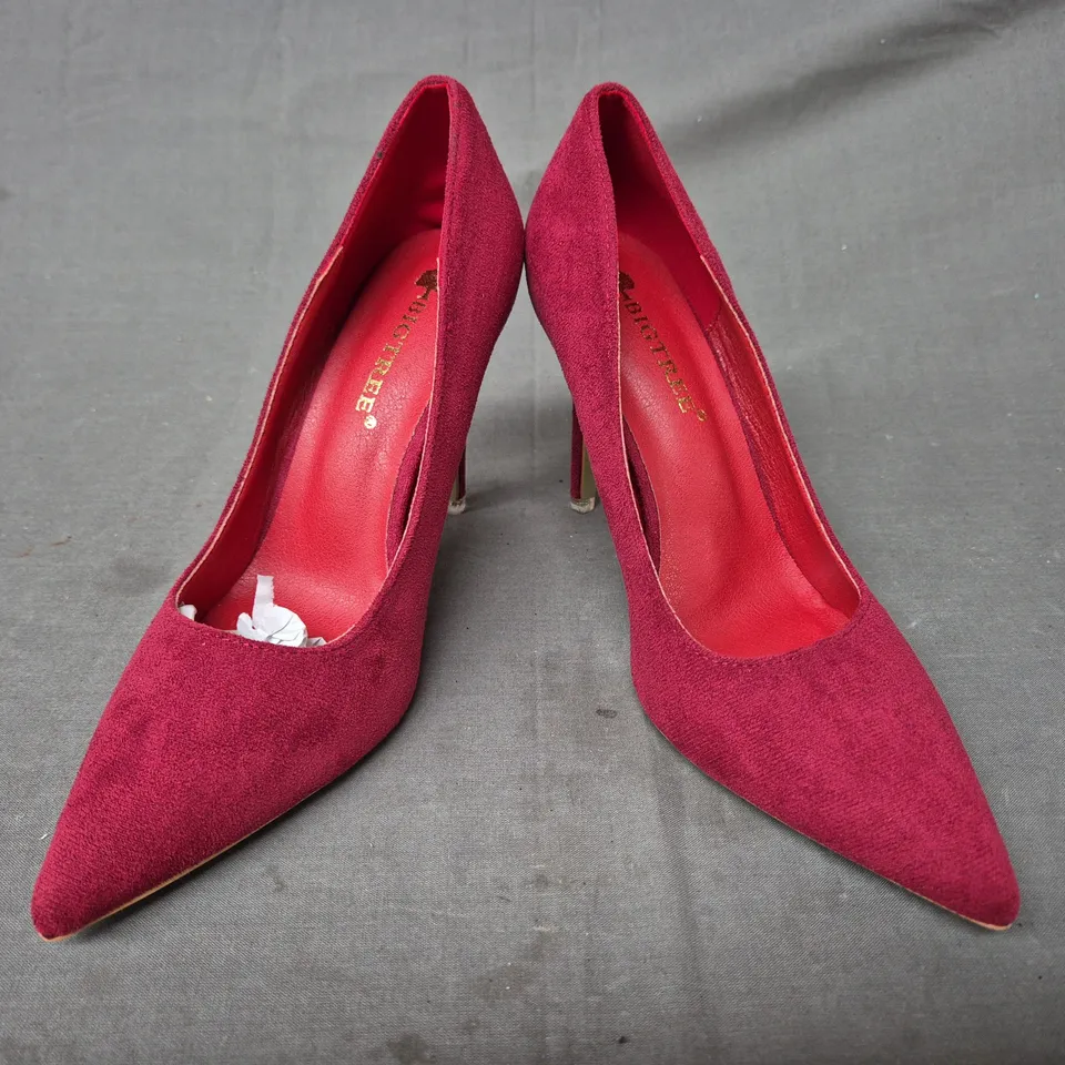 BOXED PAIR OF BIGTREE POINTED TOE STILETTO HEELS IN WINE RED SIZE EU 37