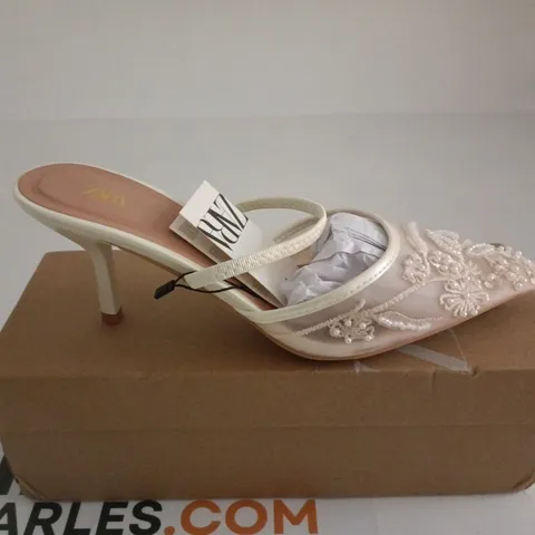 ZARA WHITE EU 39 WOMENS SHOES BOXED