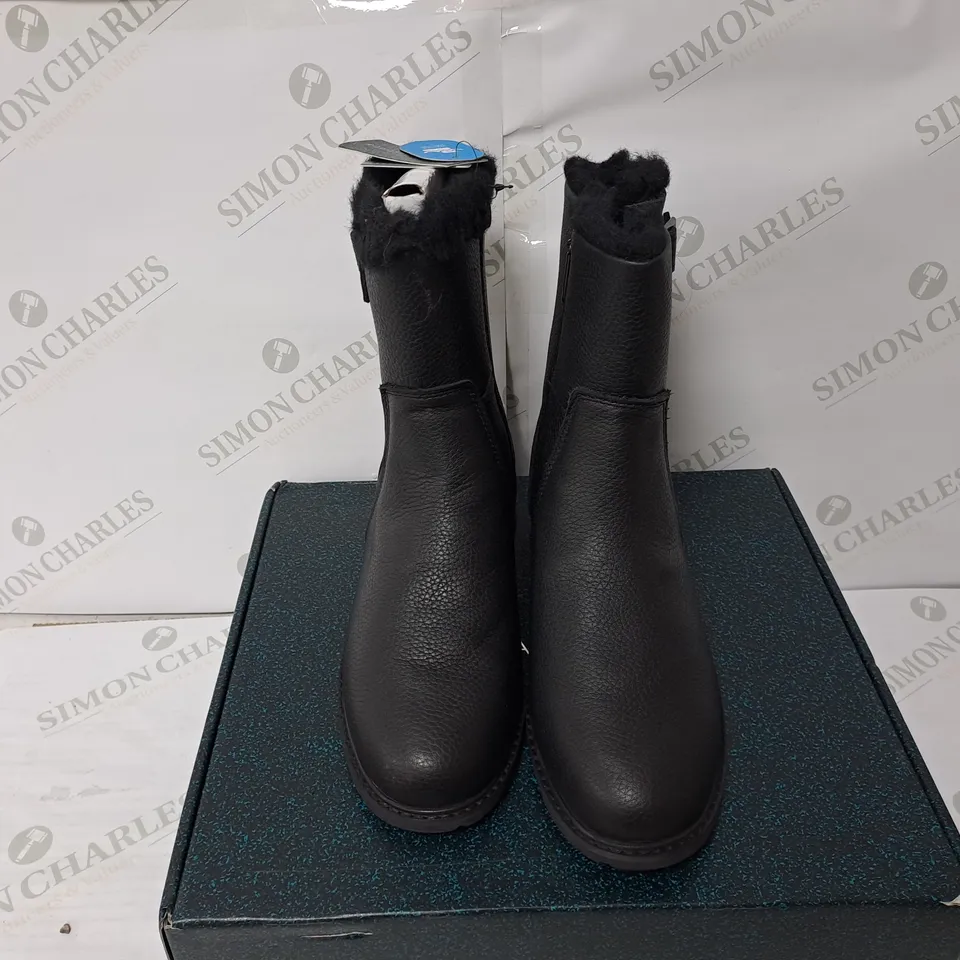 BOXED EMU EXPLOER BYRON BLACK BOOTS SIZE 6
