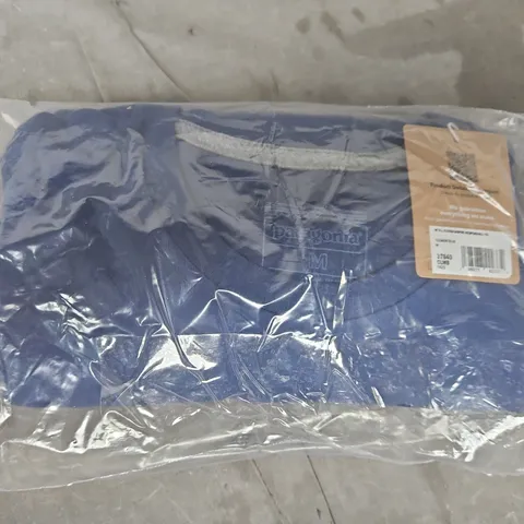 BAGGED PATAGONIA STRATASPIRE T-SHIRT IN CLEMENT BLUE SIZE MEDIUM