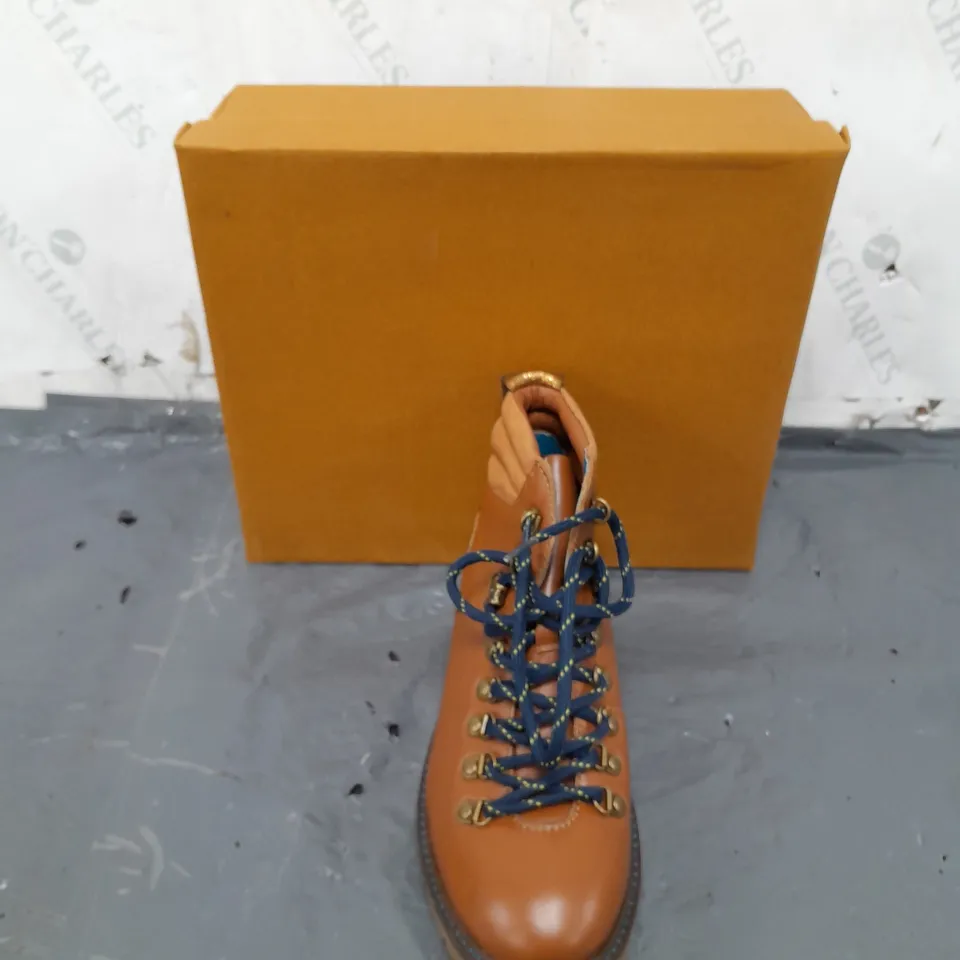 BOXED PAIR OF WHITE STUFF BROWN LEATHER BOOTS SIZE 7