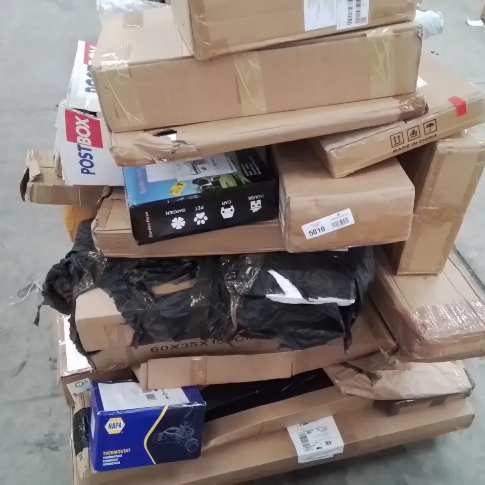 PALLET CONTAINING VARIOUS ASSORTED BOXED HOUSEHOLD RETURNS/ELECTRICAL/GARDEN ITEMS TO INCLUDE: GARDEN HOSES, THERMOSTAT,  SHELVING UNIT,  FOLDING TABLE ETC.