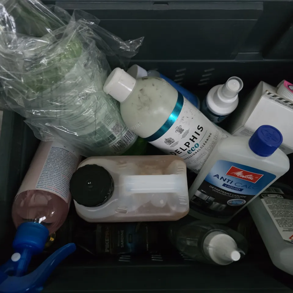 APPROXIMATELY 10 ASSORTED HOUSEHOLD ITEMS TO INCLUDE SEAL N SHINE AIR DRY CLAY, ANTI CALC LIQUID, ADVANTA DAIRY NUT BAIT SOAK, ETC - COLLECTION ONLY
