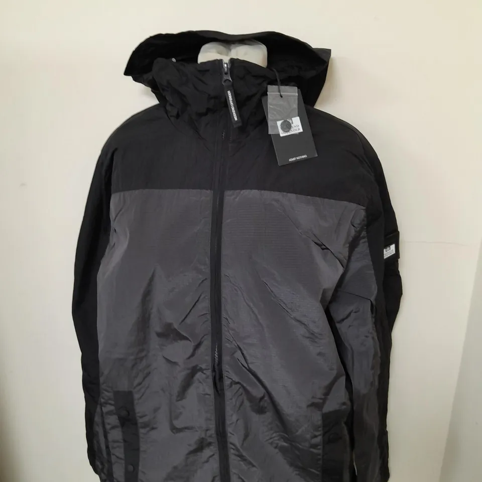 WEEKEND OFFENDER ZIPPED COAT SIZE M