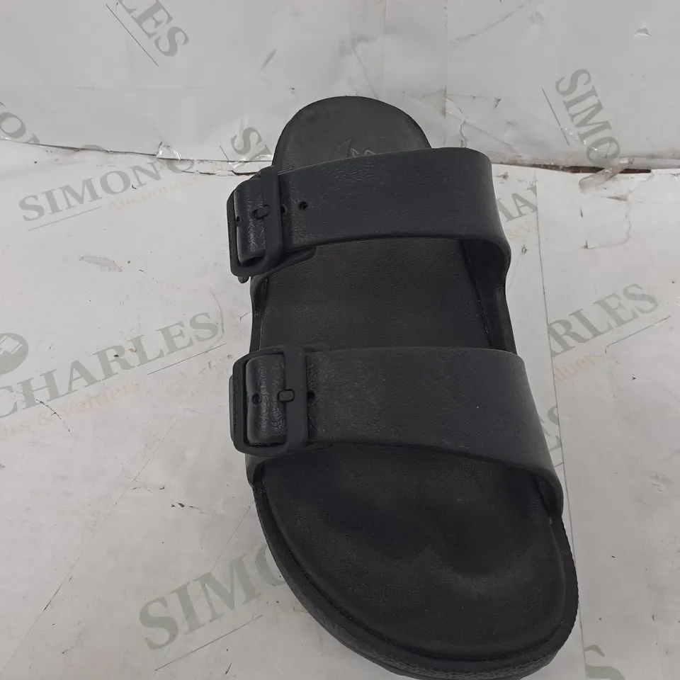SKETCHERS FOAMIES BLACK SANDAL SIZE 7