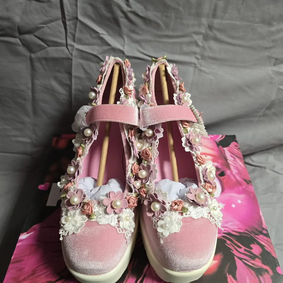 BOXED PAIR OF KOI FOOTWEAR TIRA PINK MARY JANES FAIRY POWDER EDITON - UK SIZE 6
