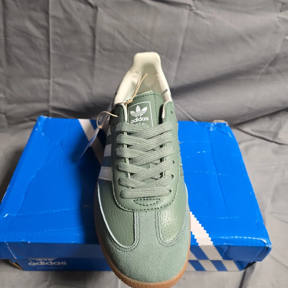 BOXED PAIR OF ADIDAS SAMBA TRAINERS - UK SIZE 6