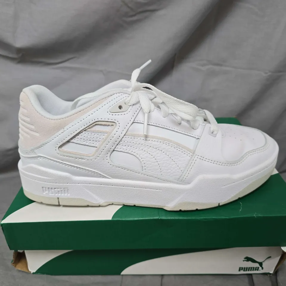 BOXED PAIR OF PUMA SLIPSTREAM TRAINERS IN WHITE - UK 7.5