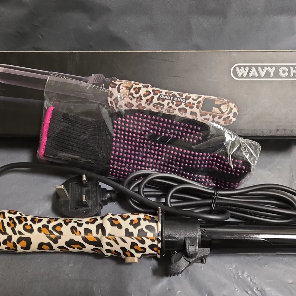 BOXED WAVY CHIC CERAMIC CURLER 
