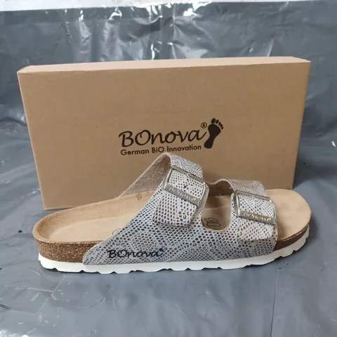 BOXED PAIR OF BONOVA SANDALS WHITE SNAKE SKIN PRINT DESIGN SIZE 7 UK