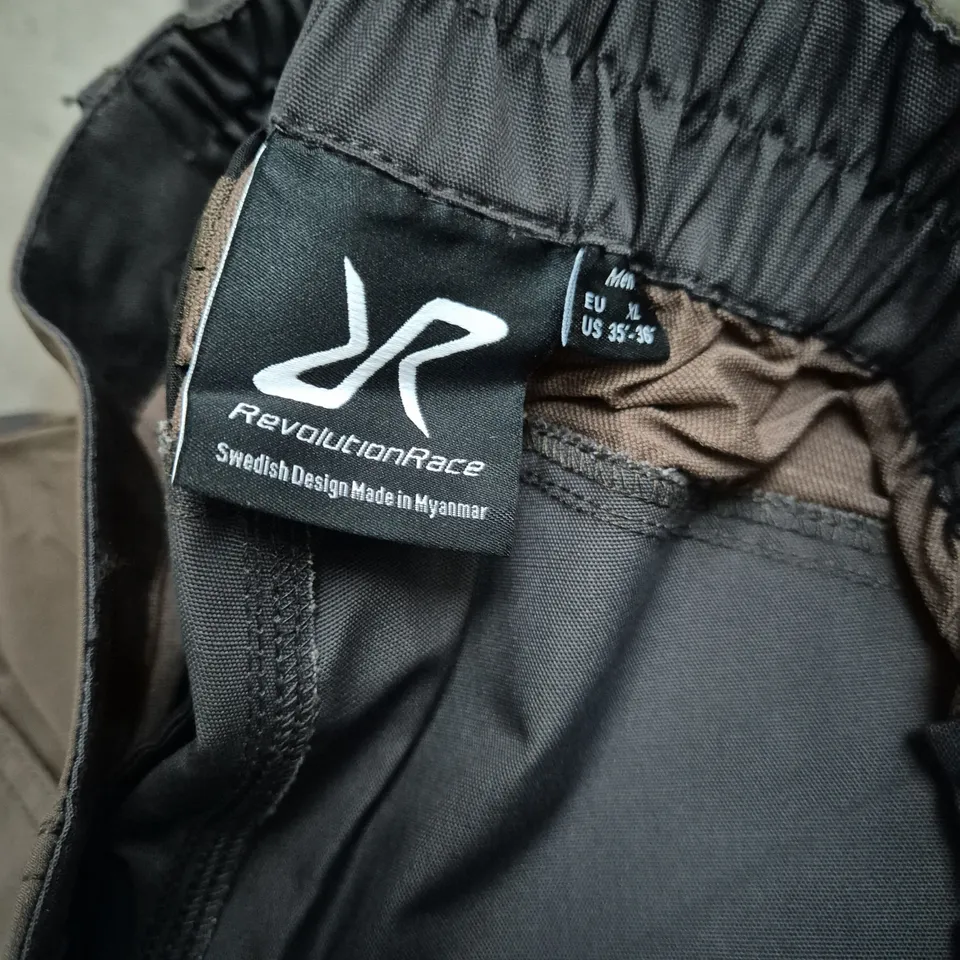 REVOLUTIONRACE TROUSERS IN MUD - XL