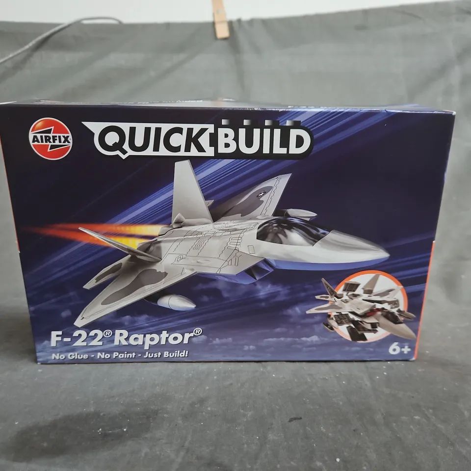 AIRFIX QUICK BUILD F-22 RAPTOR MODEL KIT