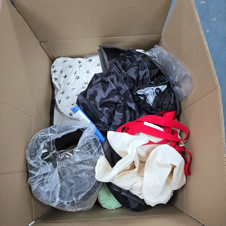 BOX OF APPROXIMATELY 15 ASSORTED ITEMS TO INCLUDE: YARN AND KNEEPADS