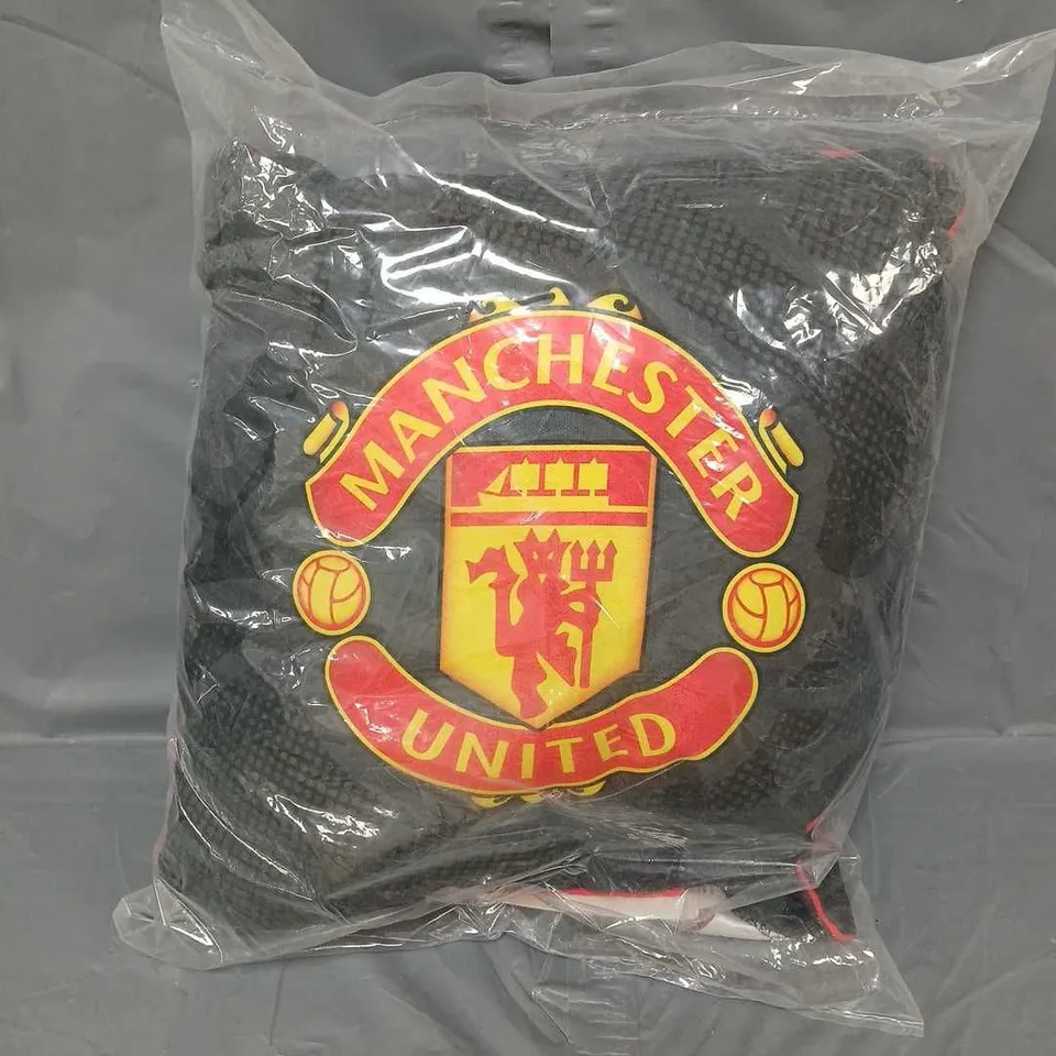 MANCHESTER UNITED CUSHION IN BLACK/RED