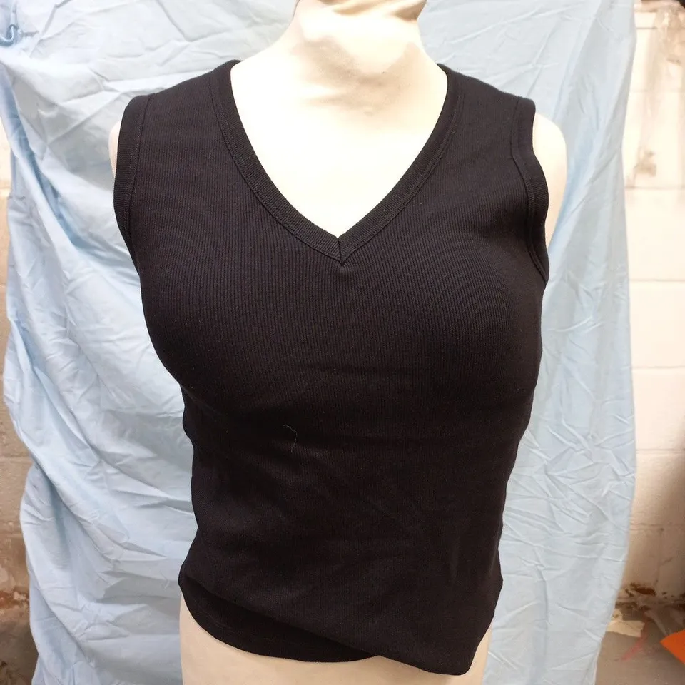 UNIQLO WOMEN'S V-NECK BRA TOP IN BLACK SIZE 9