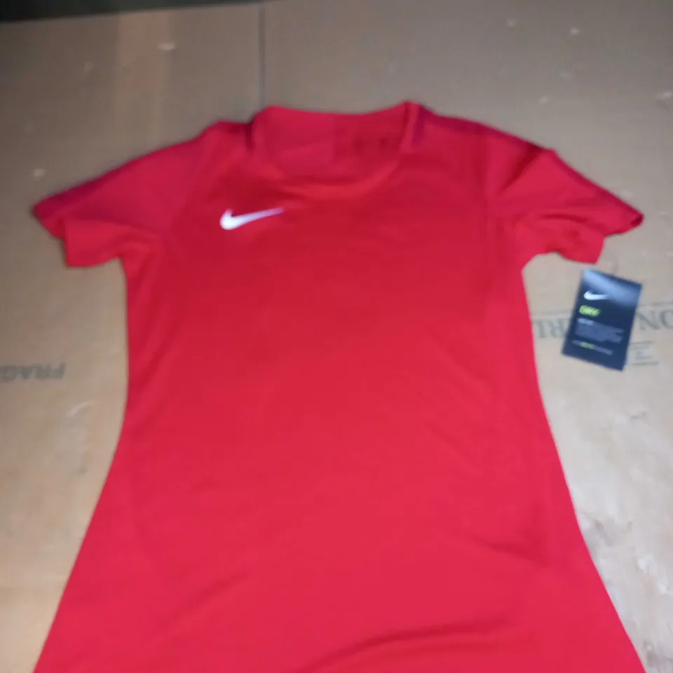 WOMENS NIKE STANARD SLIM FIT T-SHIRT SIZE XS