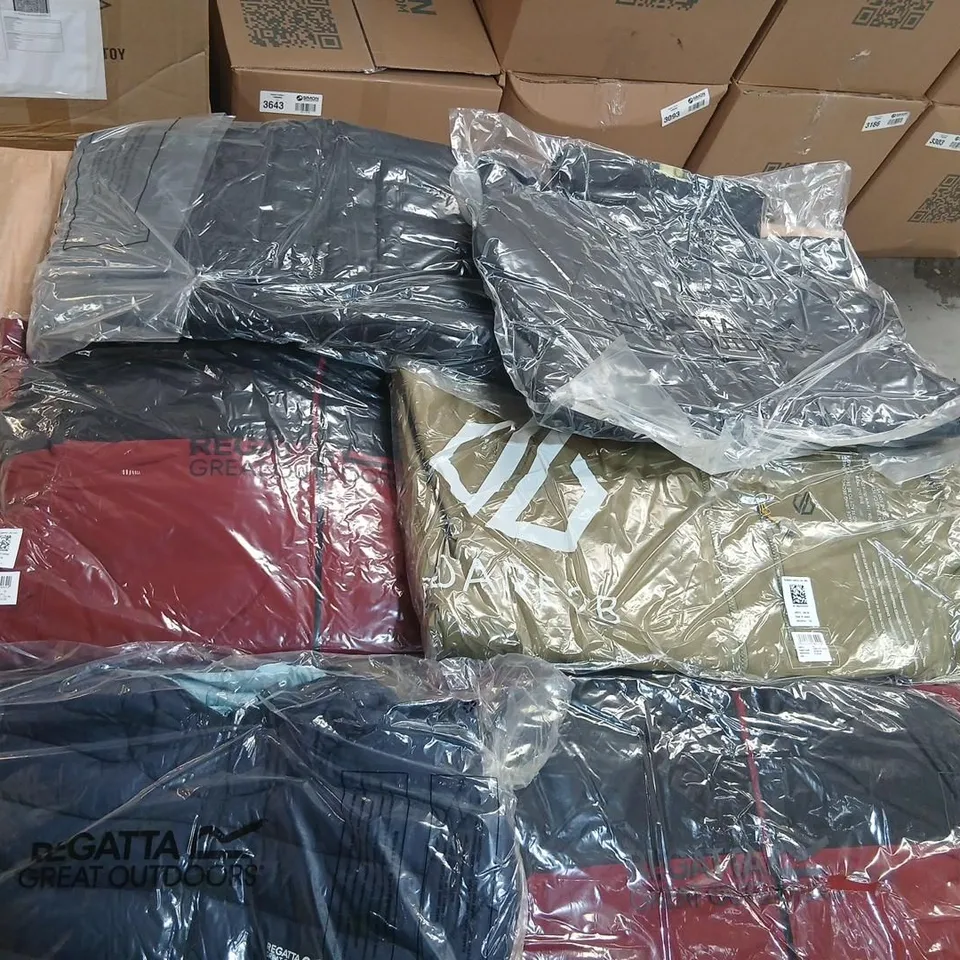 APPROXIMATELY 12 ITEMS OF ASSORTED BRAND NEW REGATTA CLOTHING AND ACCESSORIES