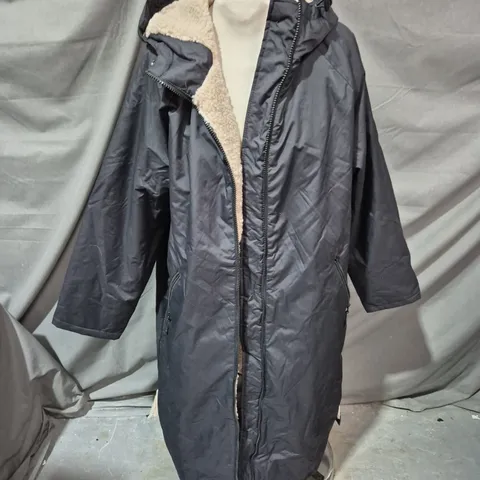 ASOS DESIGN WOMEN'S LONG PARKA COAT WITH FAUX SHEARLING LINING – XS