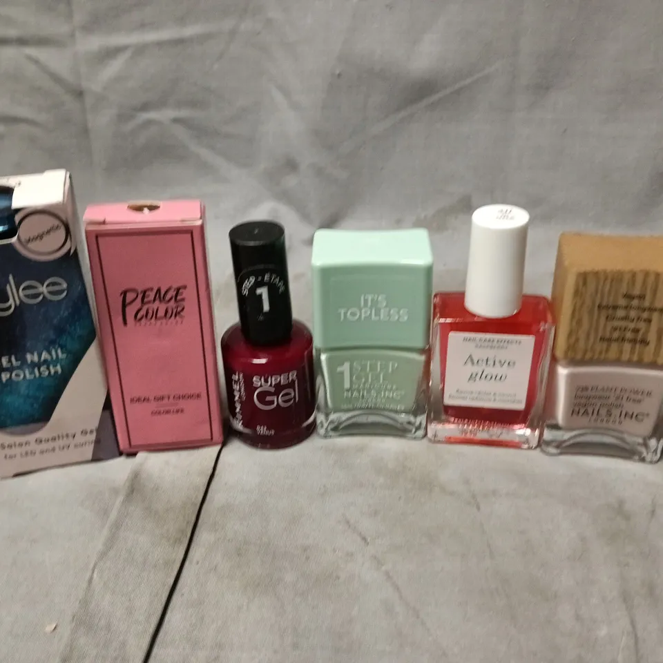 APPROXIMATELY 20 BOTTLES OF NAIL VARNISH TO INCLUDE MYLEE, RIMMEL AND MANICURIST