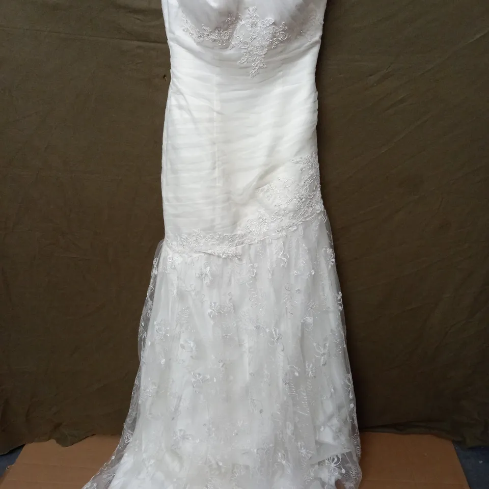 NET OVERLAY EMBELLISHED IVORY WEDDING DRESS - SIZE UNSPECIIFED